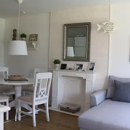 Apartment Ferienwohnung-moorberg-mit-schoener-terrasse-in-ruhiger-lage